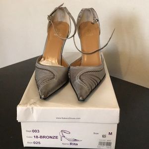 👠 Ankle Strap heel.